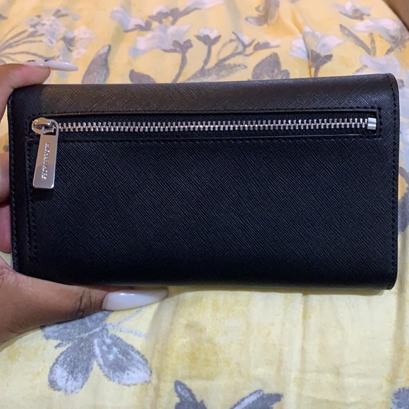 Michael Kors wallet - Picture 2 of 3